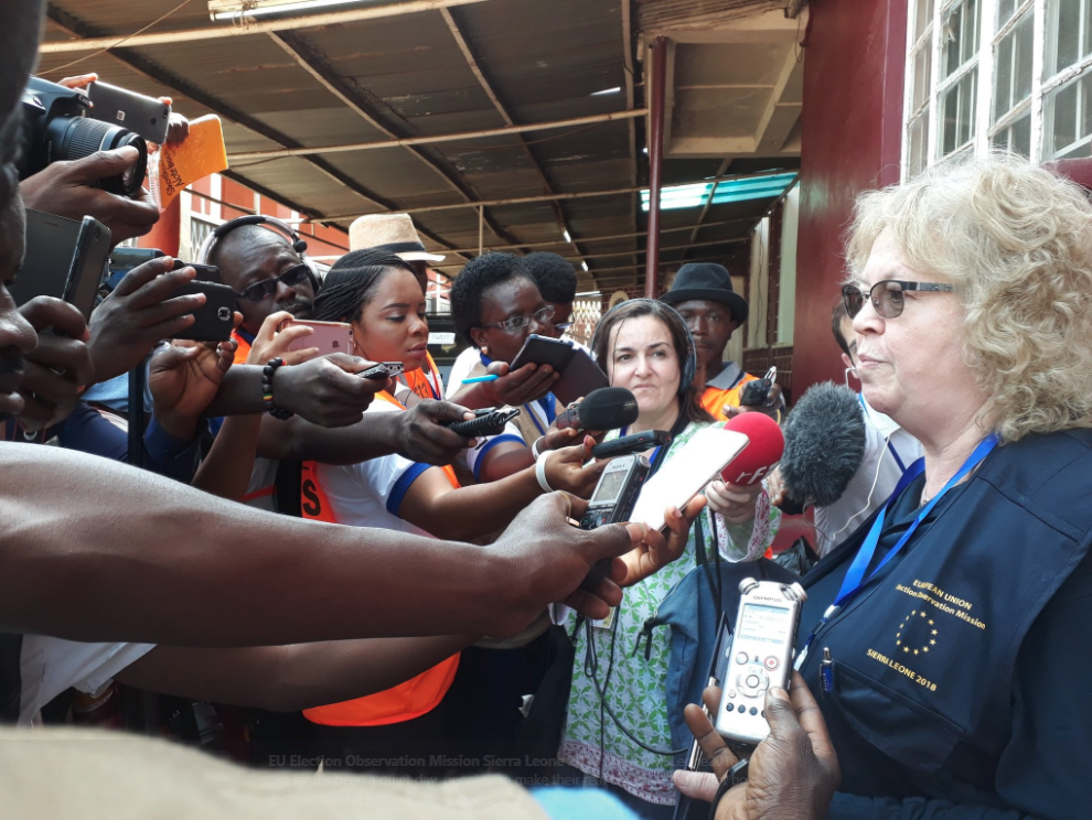 Jean meets journalists in her role as Chief Observer of the EU's Election Observation Mission to Sierra Leone